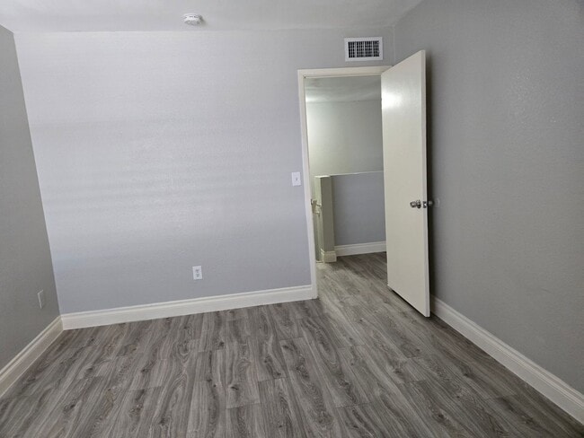 Building Photo - Fantastic and spacious 2 beds, 1.5 bath townhome in Phoenix