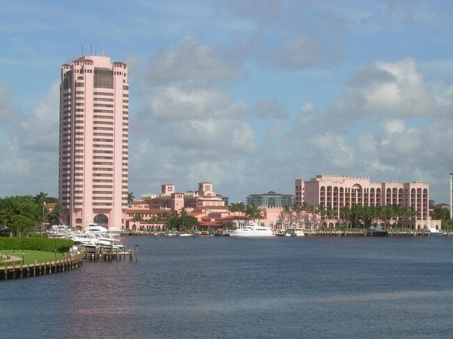 Building Photo - 1000 Spanish River Rd