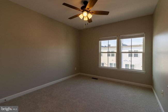 Building Photo - 323 Community Center Ave