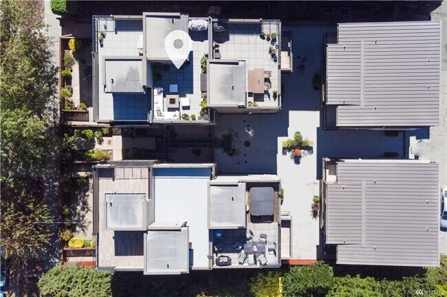 Building Photo - 2Bd/1.75Ba Seattle Townhouse