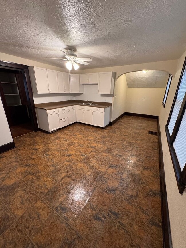 Building Photo - 157 Halls Heights Ave