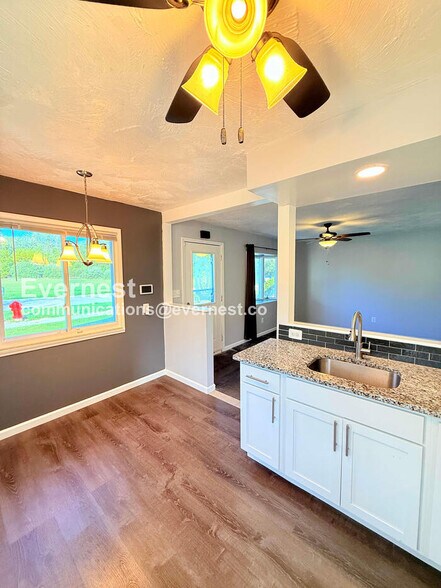 Building Photo - 9433 Sylvia St