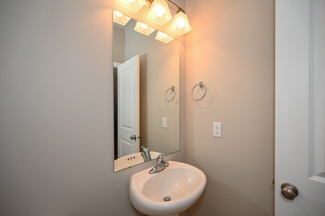 Building Photo - Beautiful Spacious Home in Bluffdale!