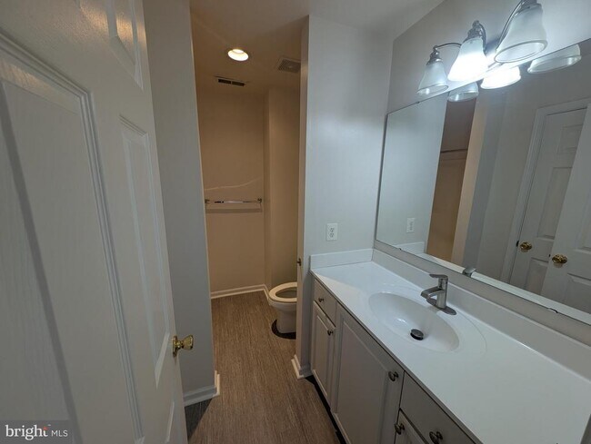 Building Photo - 204 River Birch Cir