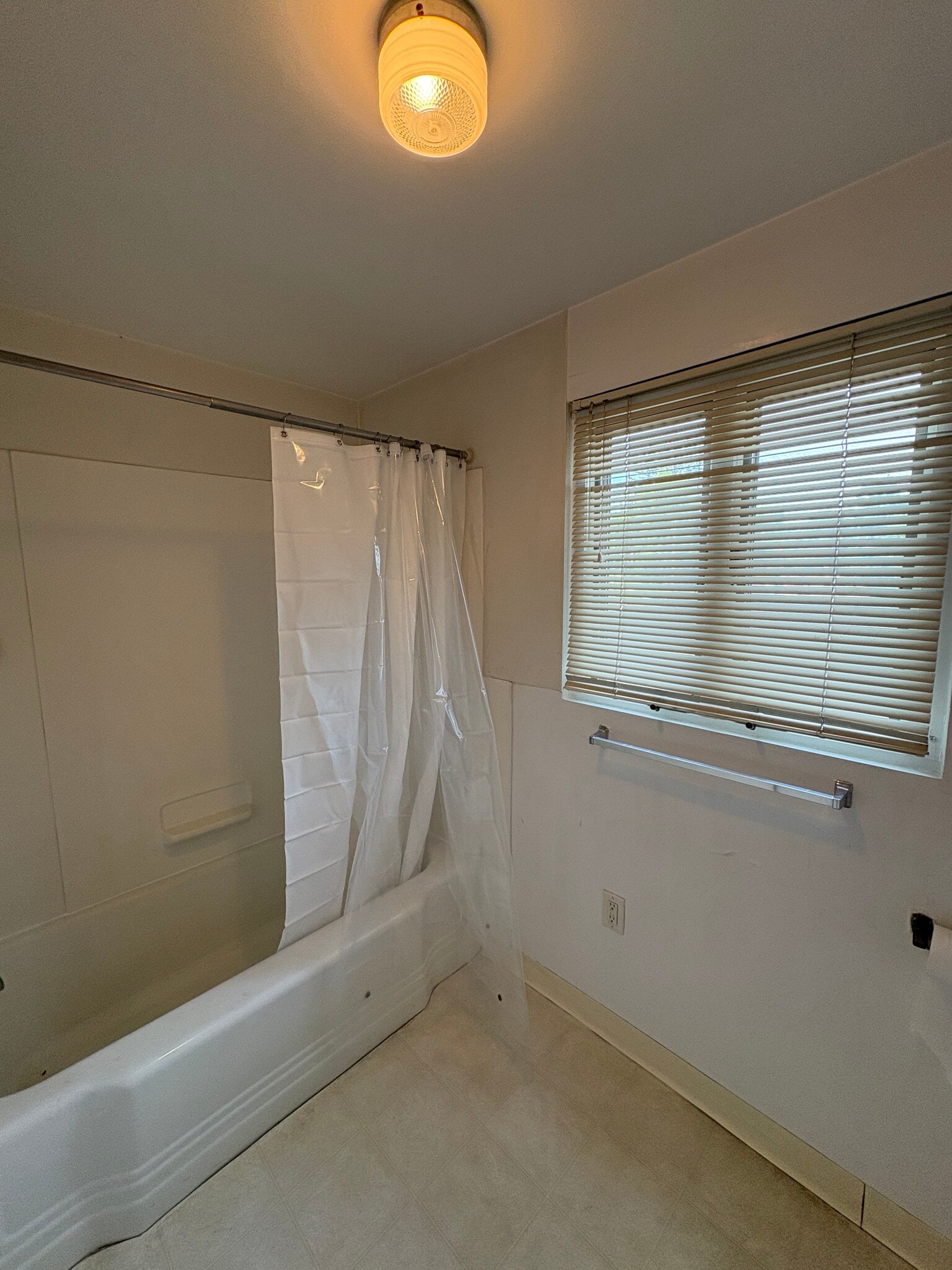 Building Photo - 1000 Melrose Ave