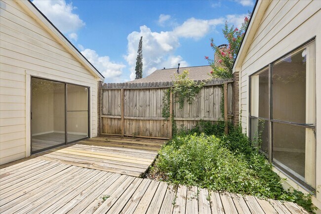 Building Photo - 8018 Cobblefield Ln