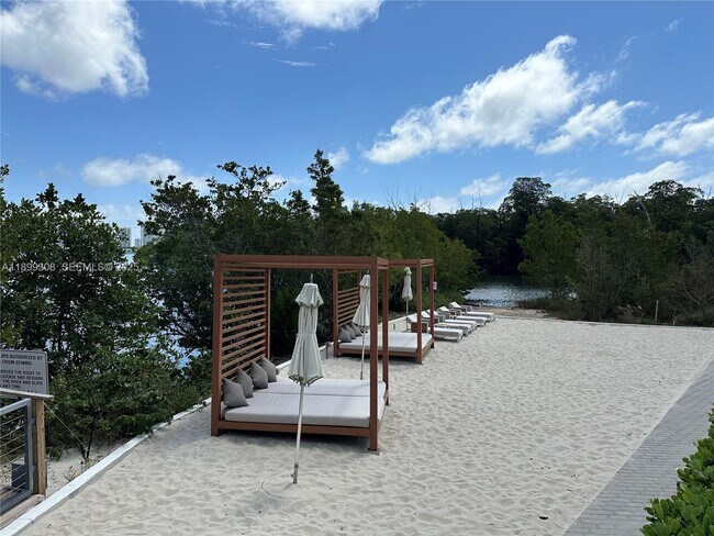 Building Photo - 16385 Biscayne Blvd