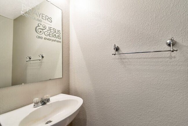 Building Photo - 3BR Townhome Near DIA & Light Rail | New Carpet, Garage & Fenced Patio