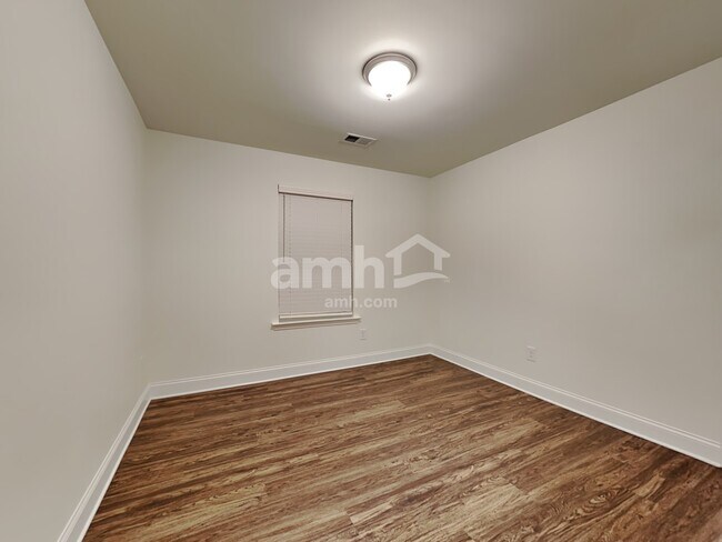 Building Photo - 5045 Hudson Vly Dr