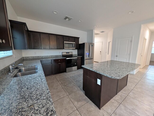 Building Photo - 9407 E Alfalfa Dr