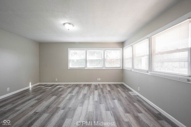 Building Photo - 6276 Eastgate Ave
