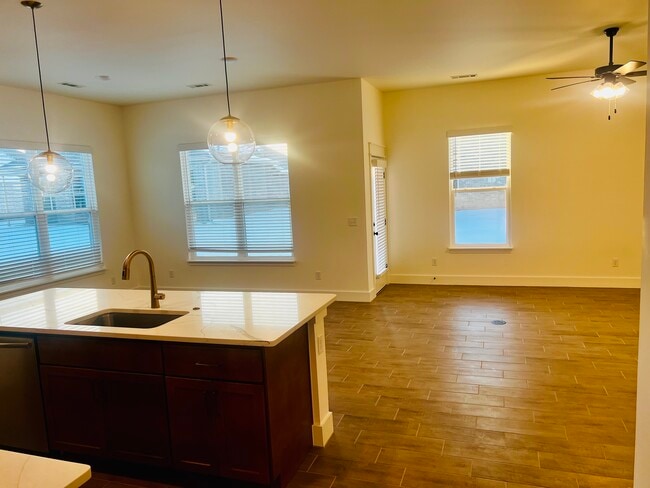 Building Photo - 251 Kristen Ln