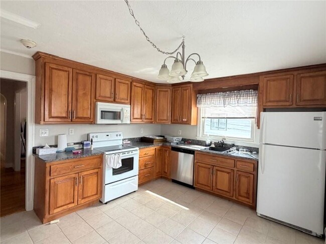 Building Photo - 216 Harris Ave