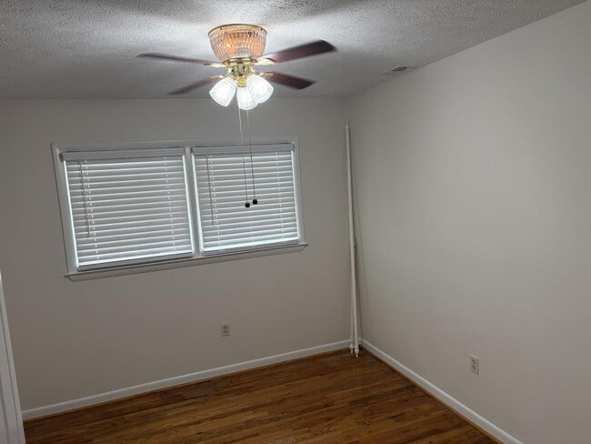 Building Photo - 921 Lonnie Farm Rd