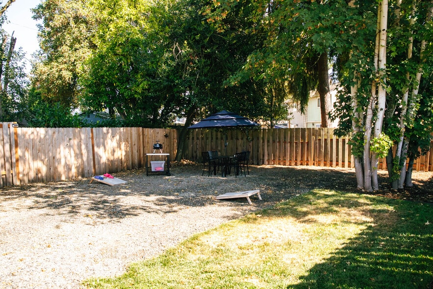 Building Photo - 3805 E 11th St