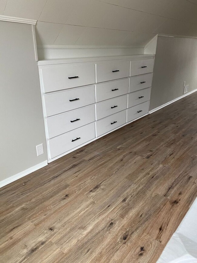 Building Photo - Newly Renovated 3 Bedroom Cape Cod