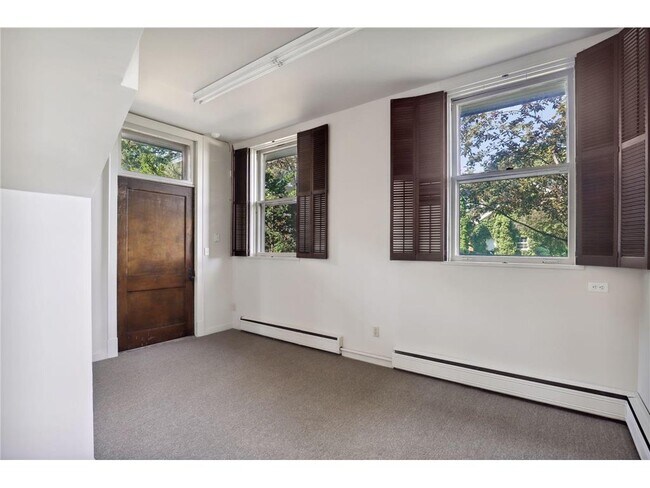 Building Photo - 1720 Mt Curve Ave