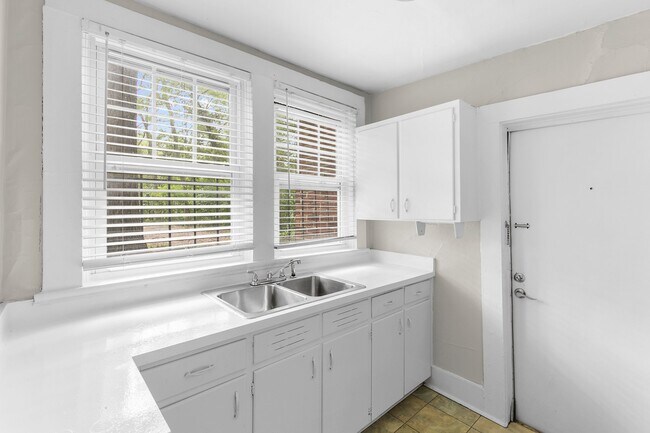 Building Photo - Park View Apartments