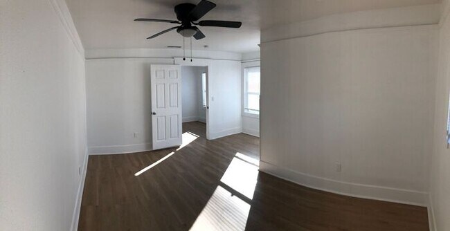 Building Photo - Two Story Home - 7 Bedrooms and 4 Bathroom...