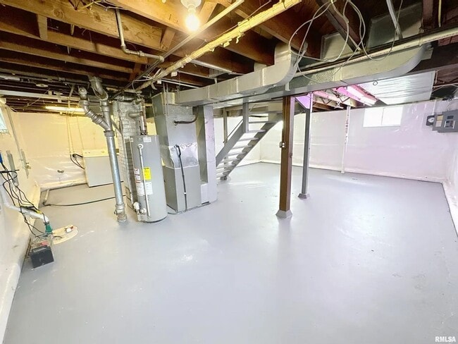 Building Photo - 3 bedroom Rental in Rock Island