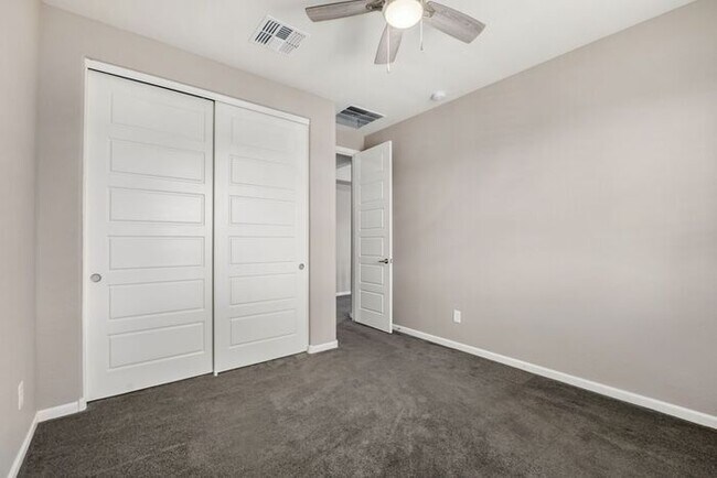 Building Photo - Beautiful Gilbert home located in the desirable Windhaven community!