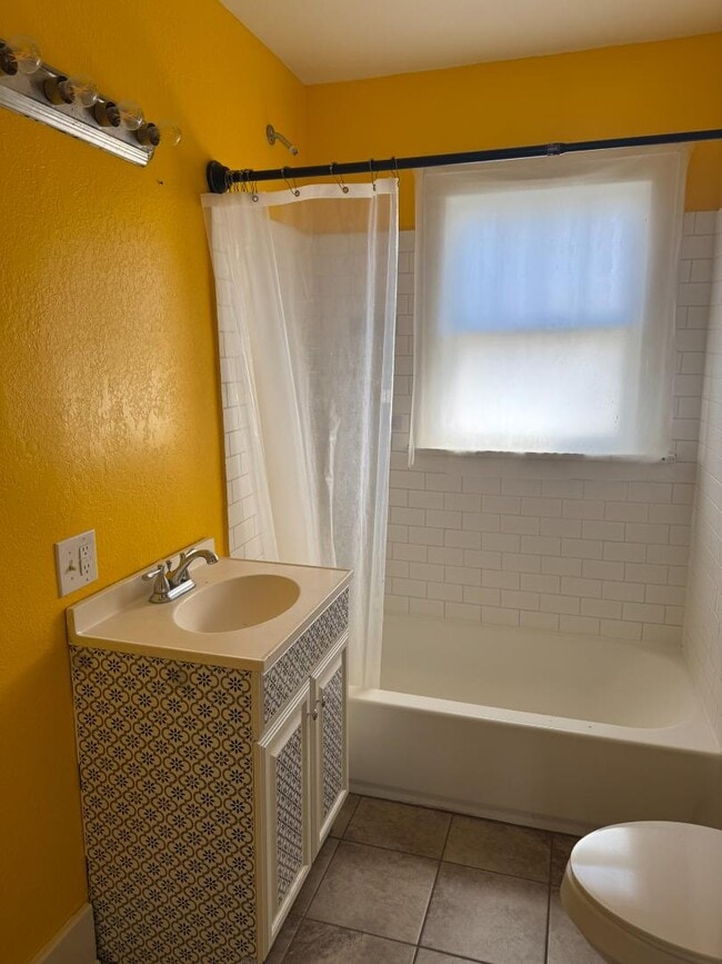 Building Photo - 416 S Adams St