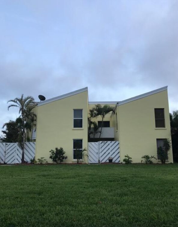 Primary Photo - Indialantic Townhouse