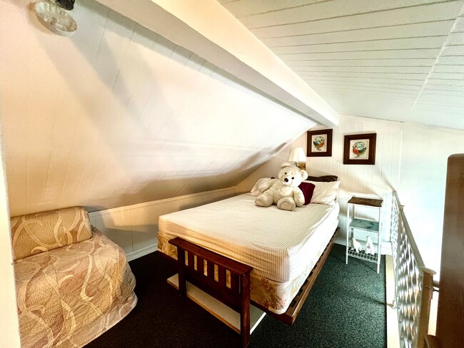 Building Photo - Fully Furnished 1-Bedroom Loft – Sierra Ma...