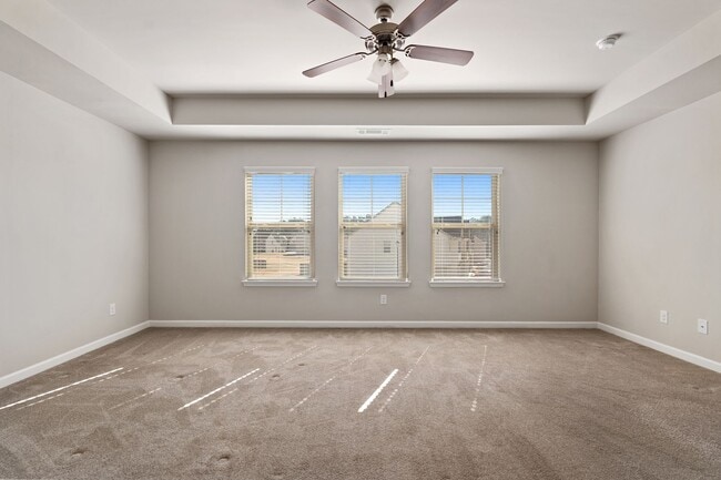 Building Photo - 3 BEDROOM TOWNHOME IN OAKWOOD!