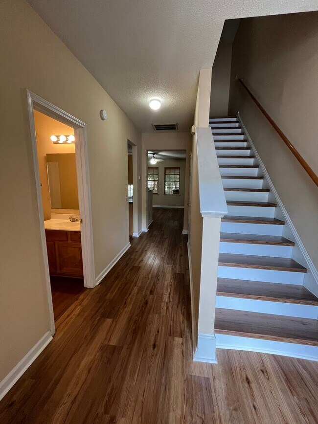 Building Photo - 3Br 3Ba Liberty Hall Townhome