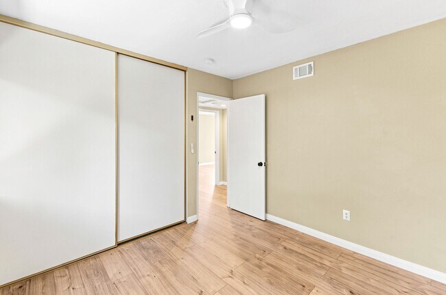 Building Photo - 11770 Treeview Pl