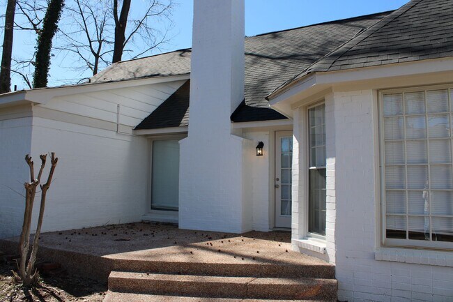 Building Photo - Germantown/ Gorgeous 5 Bedroom Home Newly Renovated