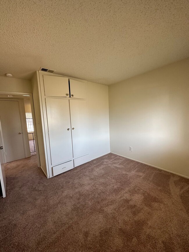 Building Photo - Reduced!!!