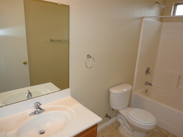 Building Photo - 443 S Sabrina