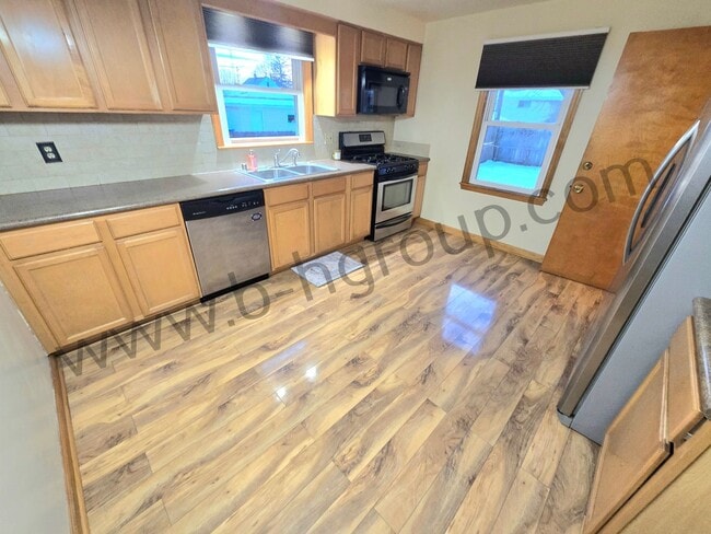 Building Photo - 5412 41st Ave