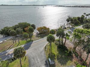 Building Photo - 4220 NE Indian River Dr