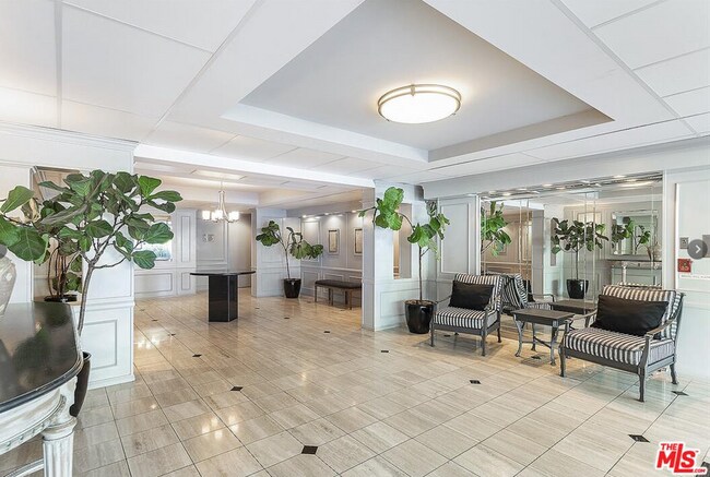 Building lobby - 906 N Doheny Dr
