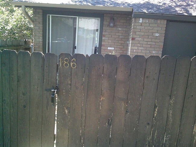 Building Photo - 1015 E Yager Ln