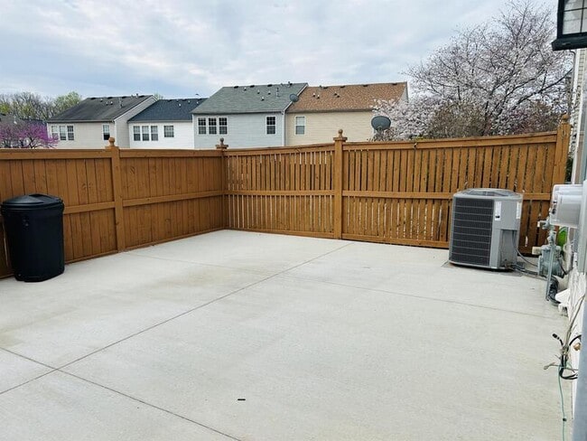 Building Photo - 305 Claybrooke Dr