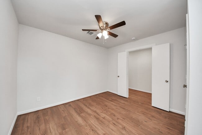 Building Photo - 6034 John Dreaper Dr