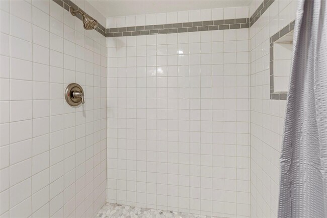 Building Photo - 5420 Avenue Q