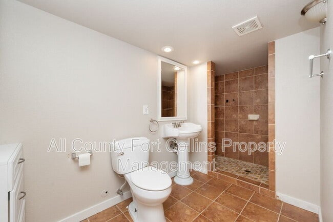 Building Photo - 224 Whitney Bay