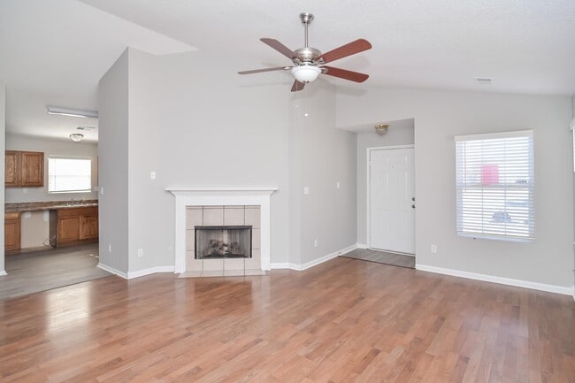 Building Photo - 4734 Waterfront Oak Dr