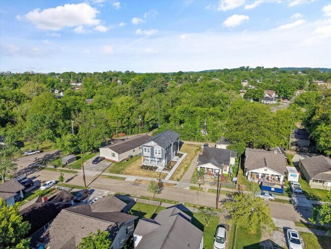 Building Photo - 2713 Tarleton Ave