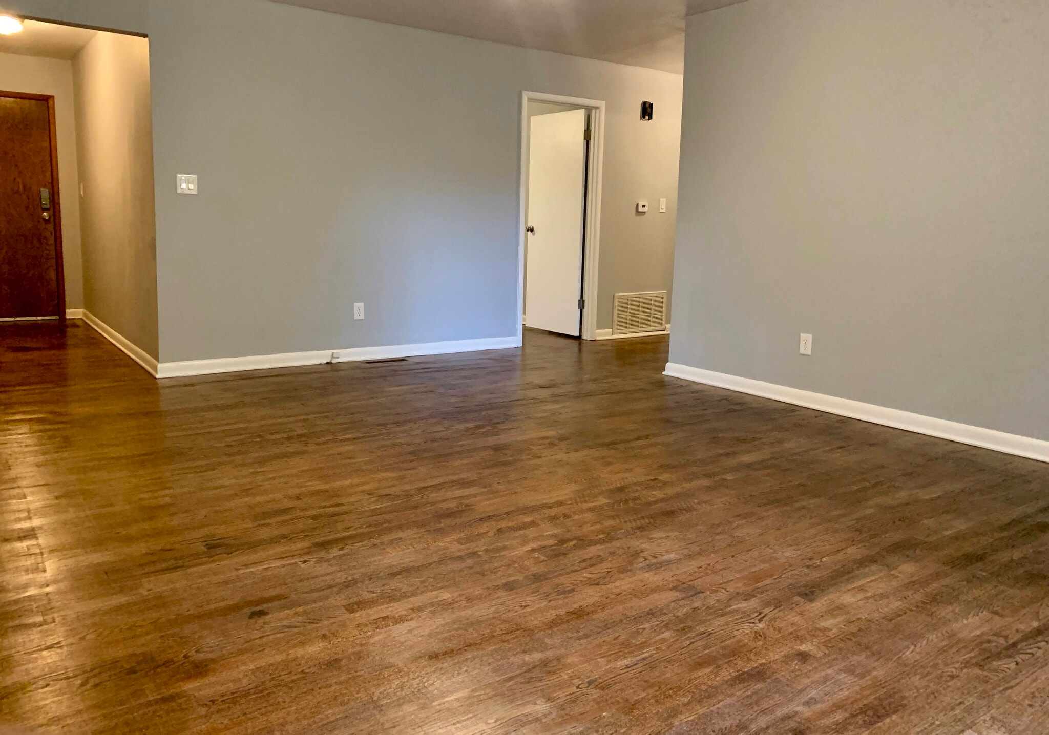 Living Room - 3166 S Parkview Ave