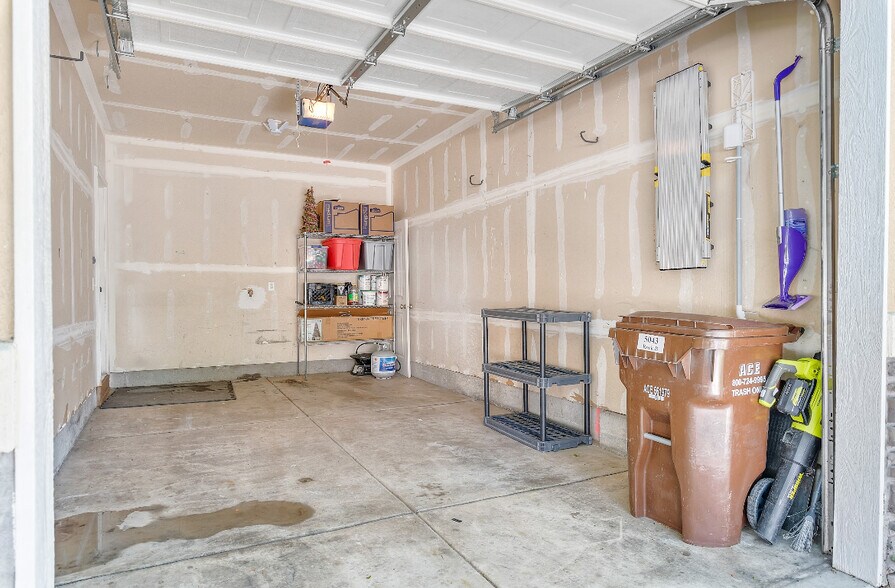 Building Photo - 5043 W Rock Butte