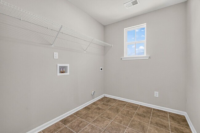 Building Photo - 204 Lake Minsi Dr