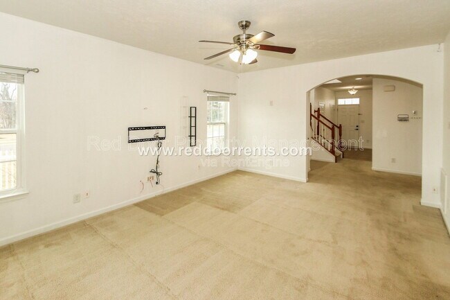 Building Photo - 10031 Golden Dr