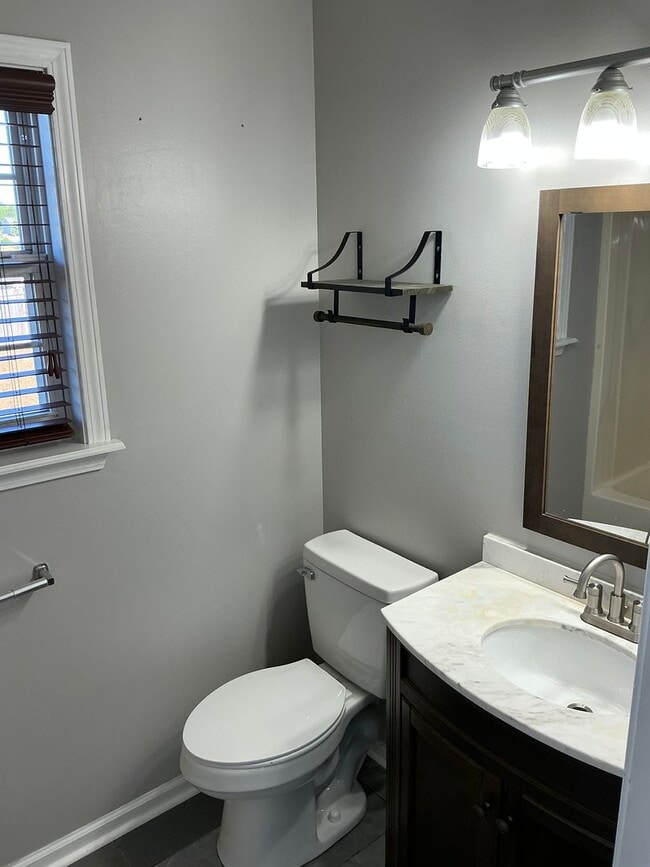Building Photo - 714 Shetland Dr