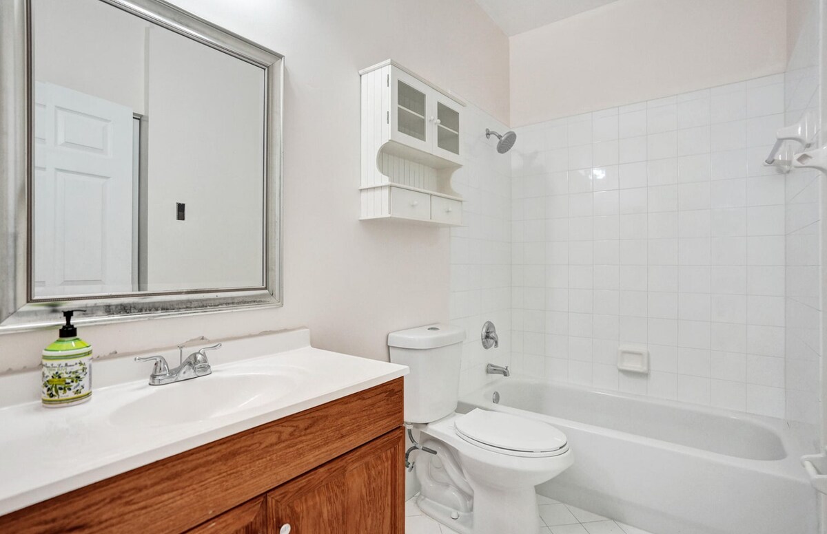Building Photo - 3717 Pebblebrook Manor